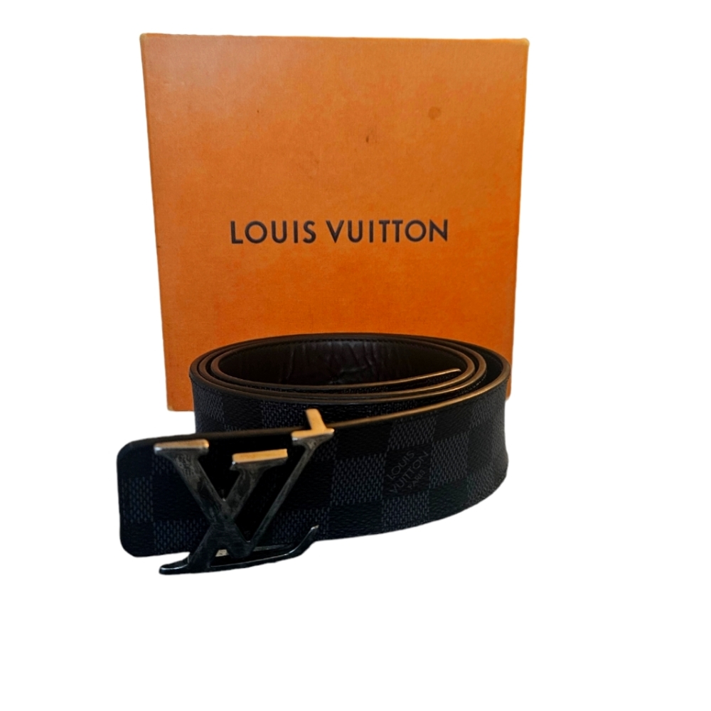 Luxury Mens Authentic Louis Vuitton belt